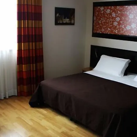 Sanlu Hotell Serrano