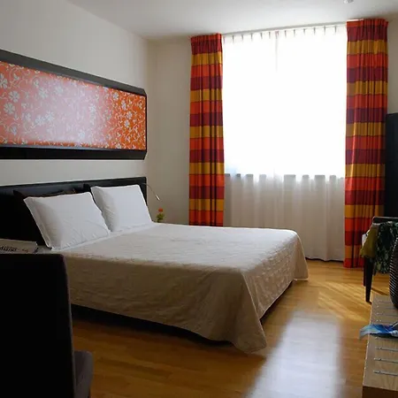 Sanlu Hotel 3*