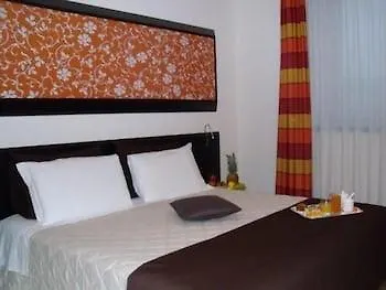 Sanlu Hotel Serrano