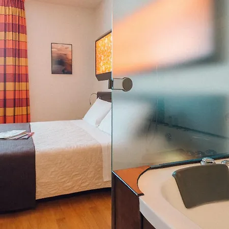 Hotel Sanlu Serrano