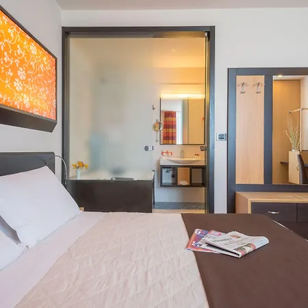 Sanlu Hotell Serrano