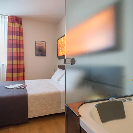 Sanlu Hotell Serrano